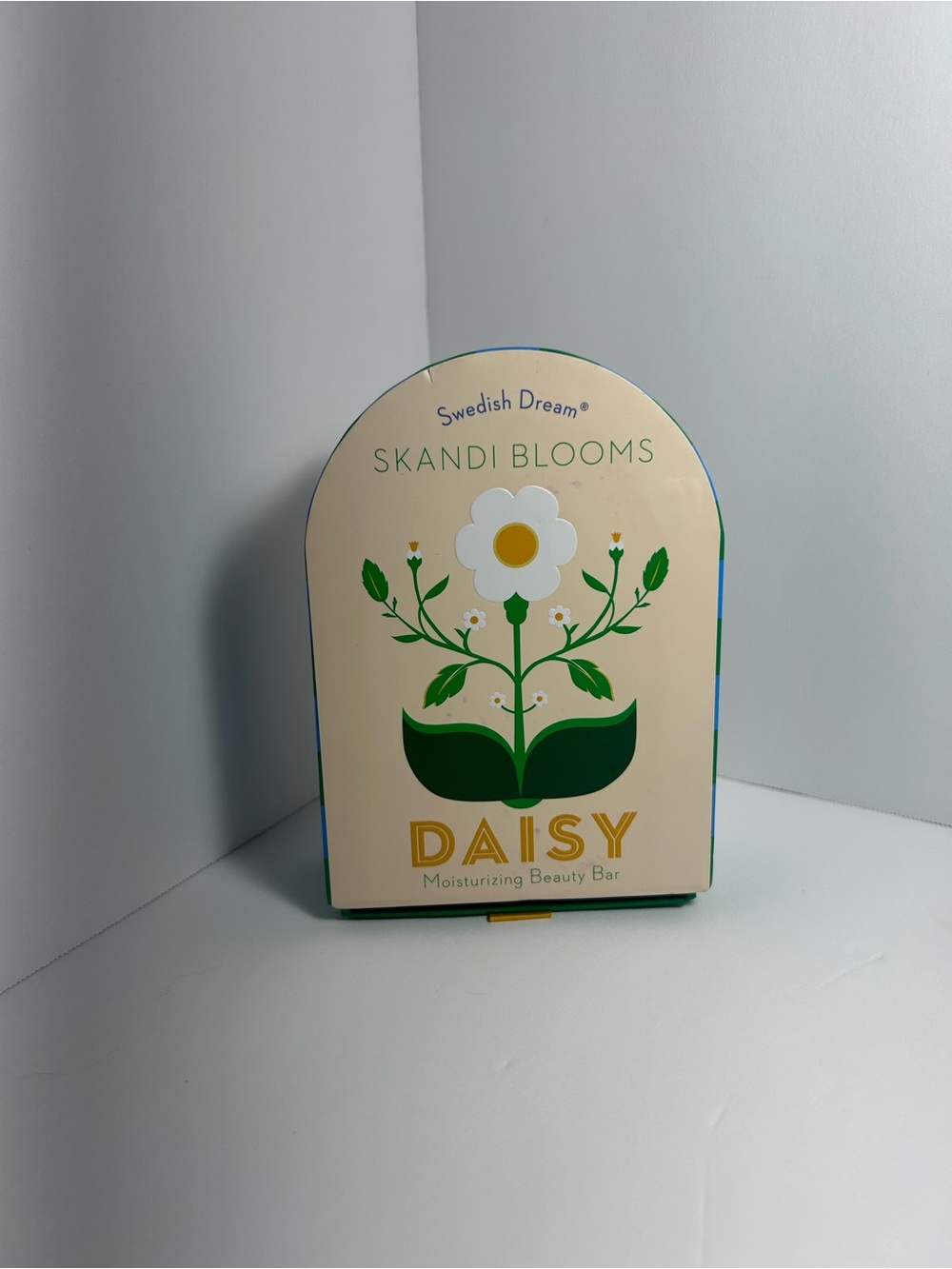 Daisy Moisturizing Beauty Bar — Cream & Green